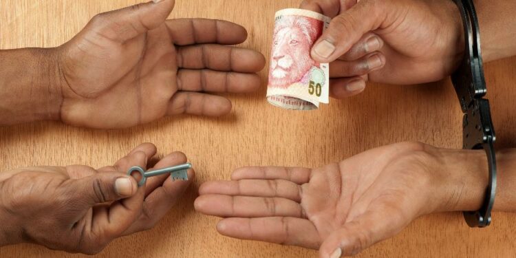 Kubanjwe amapolisa ngezityholo zokunyobisa