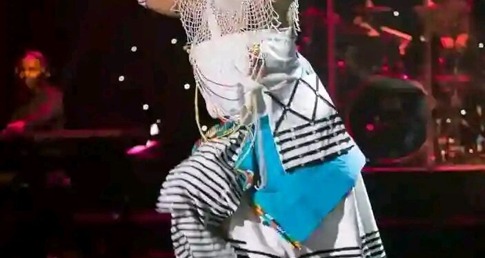 UDUBULA UGROGRISWA NGOKUFA